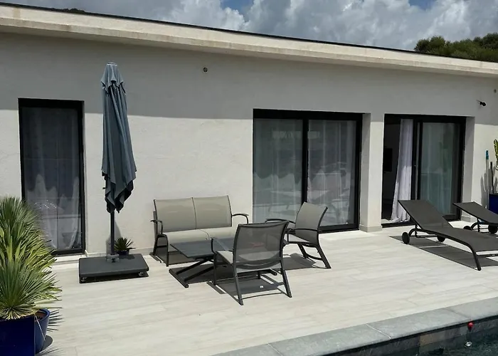 Avec Piscine Au Calme A * 피가리