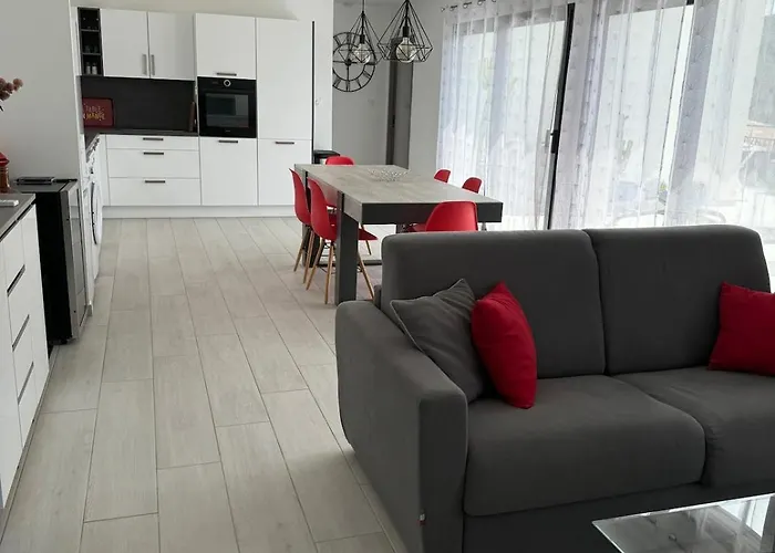 Semesterbostad Magnifique Au Calme Avec Superbe Piscine *