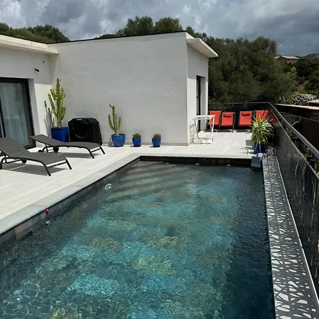 Piscine A Entre Et Montagne * Figari (Corsica)
