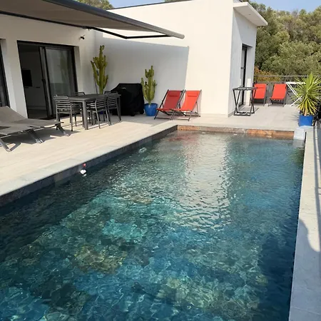 Piscine A Entre Et Montagne Figari (Corsica)