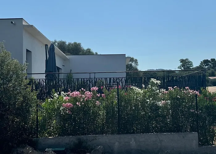 Avec Piscine Au Calme A